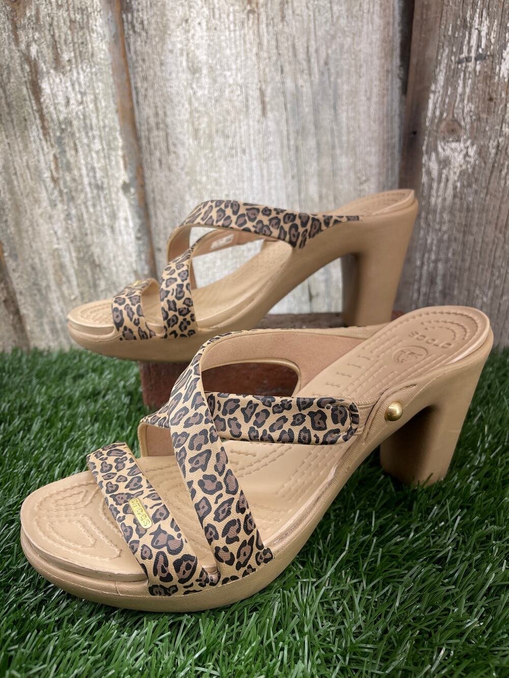 Crocs Cyprus IV Leopard Heels Sandals Women's 9 EUC